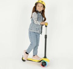 Star Işıklı 3 Tekerlekli Çocuk Scooter