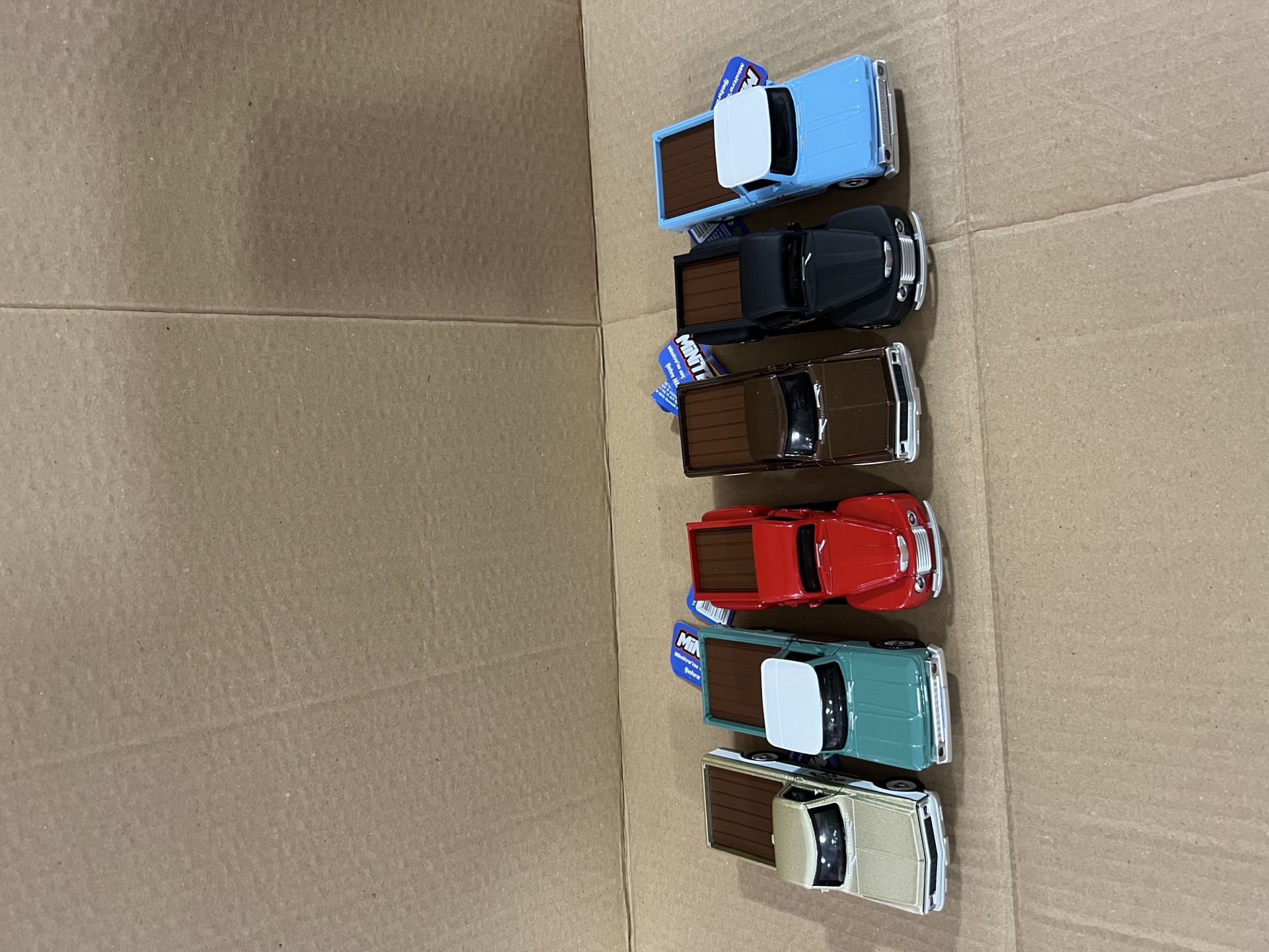 12 Adet Metal Ford Serisi Çek Bırak Araba 13cm Sesli Işıklı